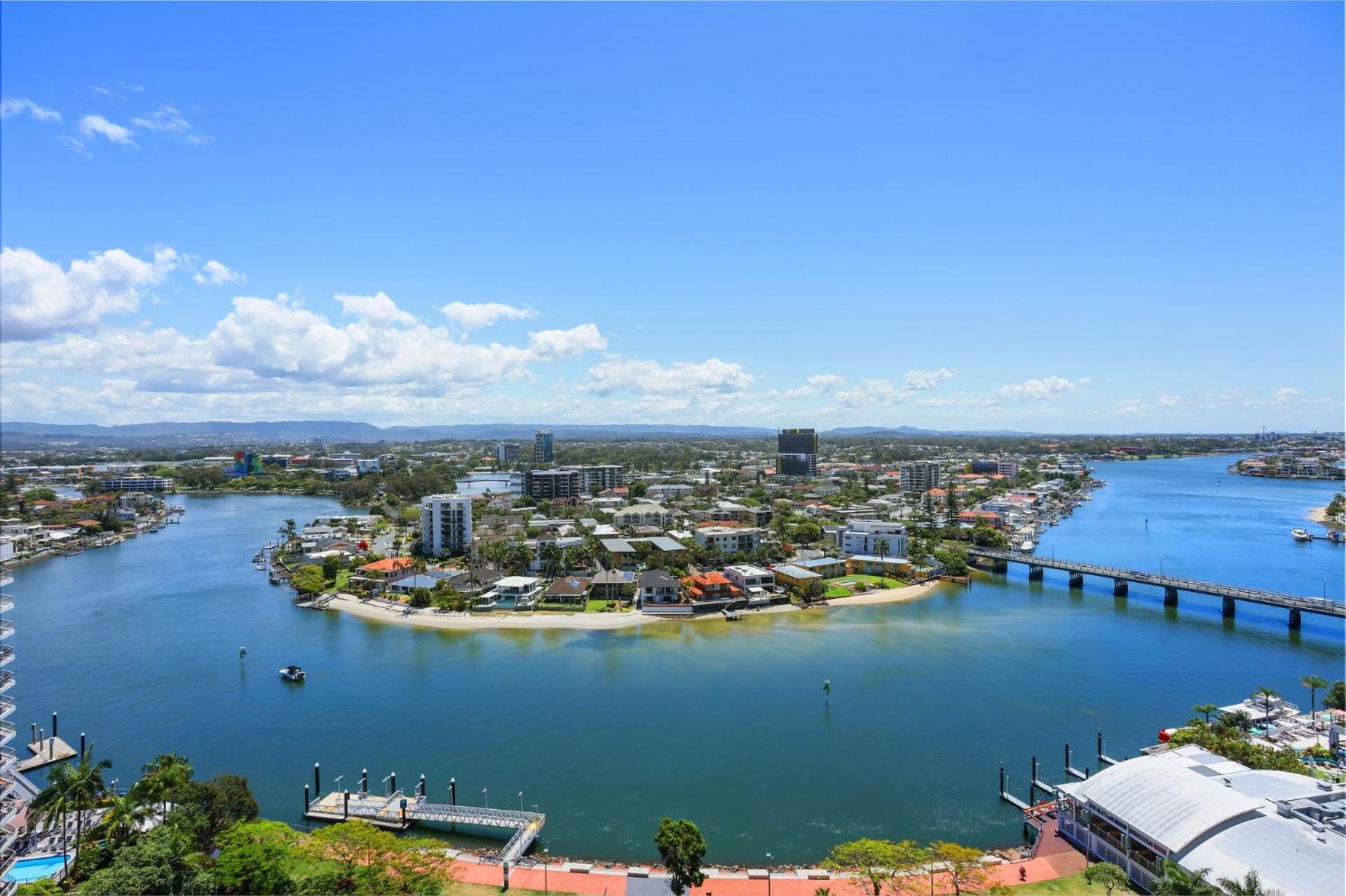 Circle On Cavill 2, 3, 4 & 5 Bedroom Skyhomes & Sub Penthouses By Holidays Apartment *