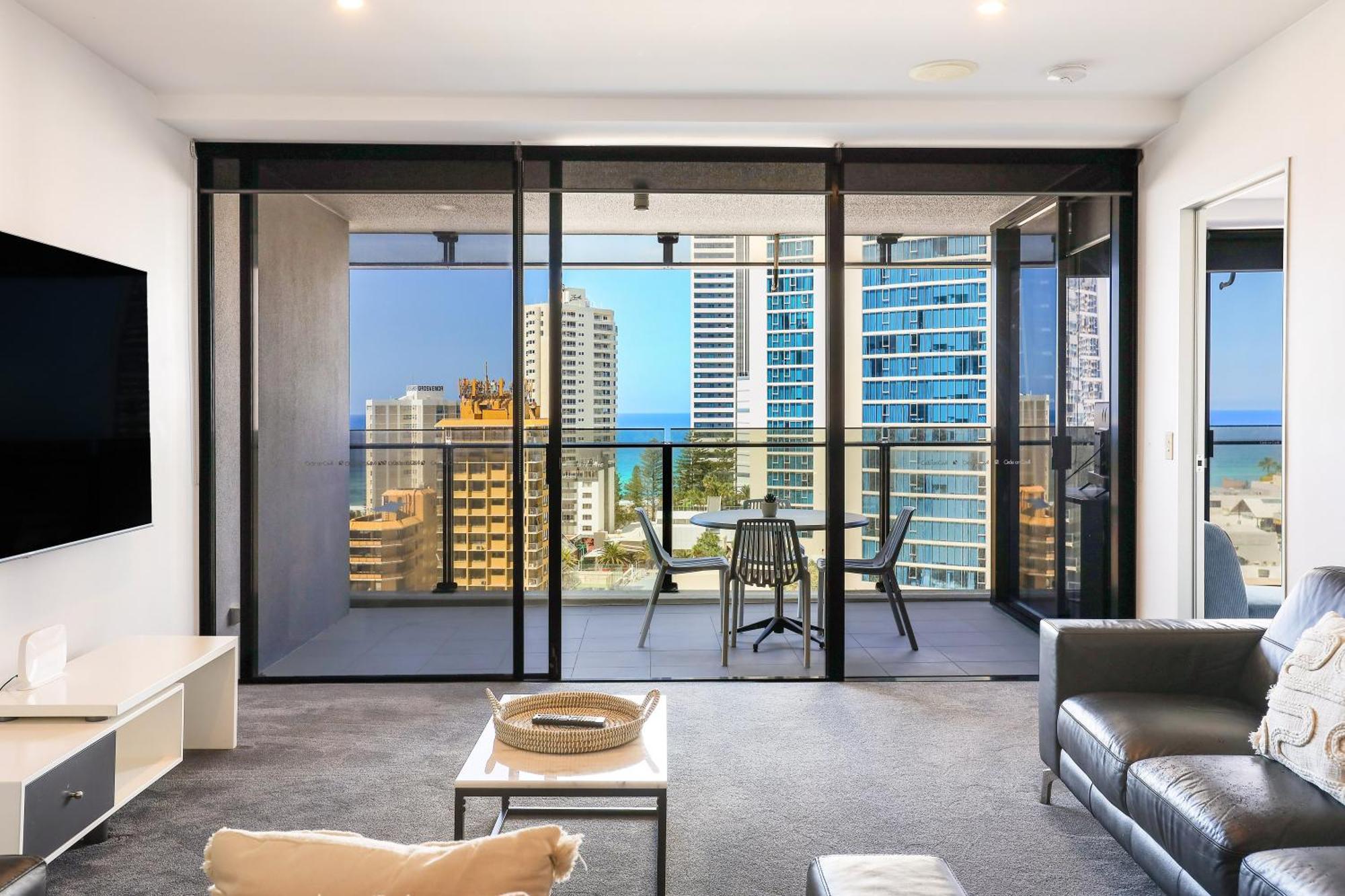 Apartment Circle On Cavill 2, 3, 4 & 5 Bedroom Skyhomes & Sub Penthouses By Holidays Gold Coast