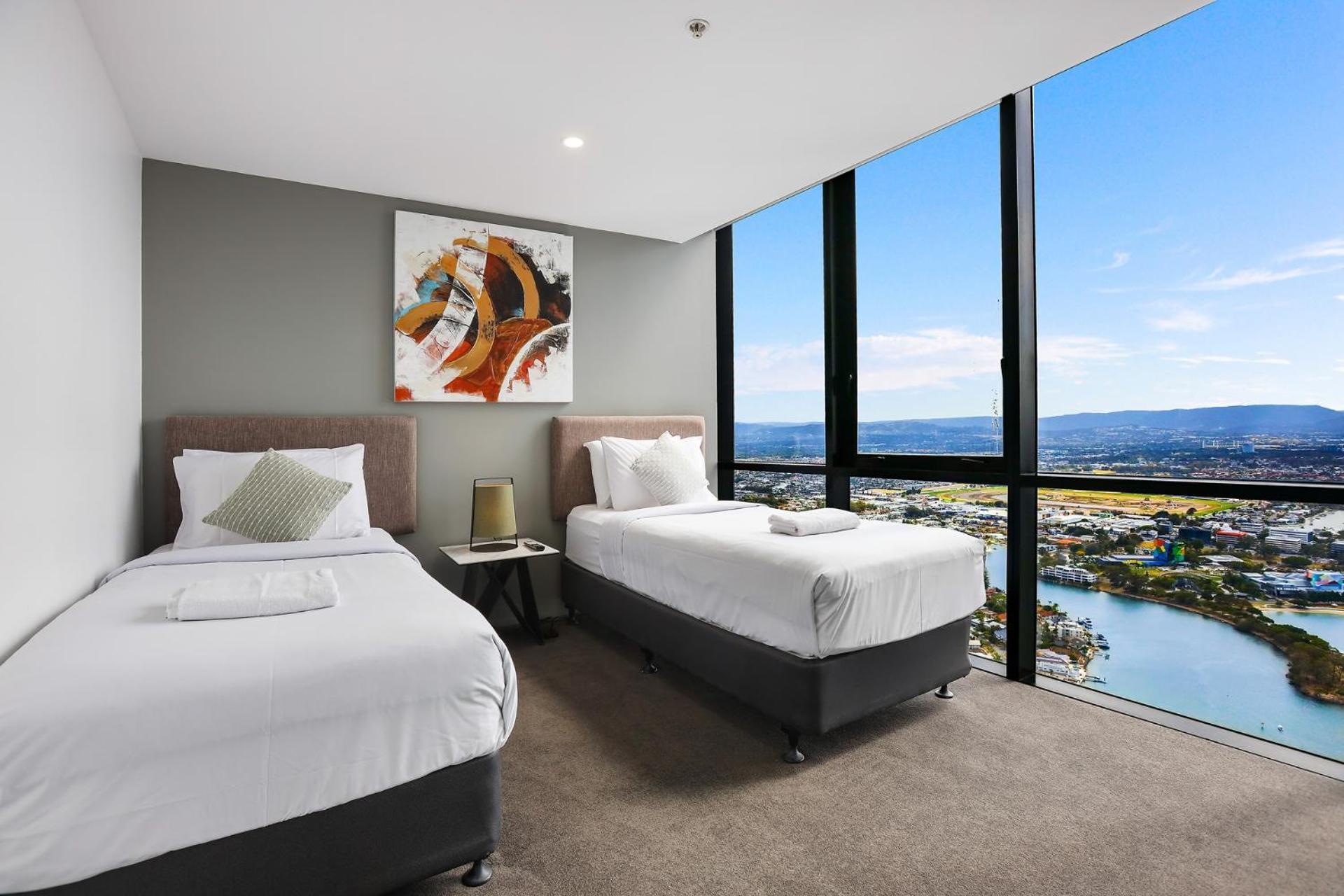 Apartment Circle On Cavill 2, 3, 4 & 5 Bedroom Skyhomes & Sub Penthouses By Holidays